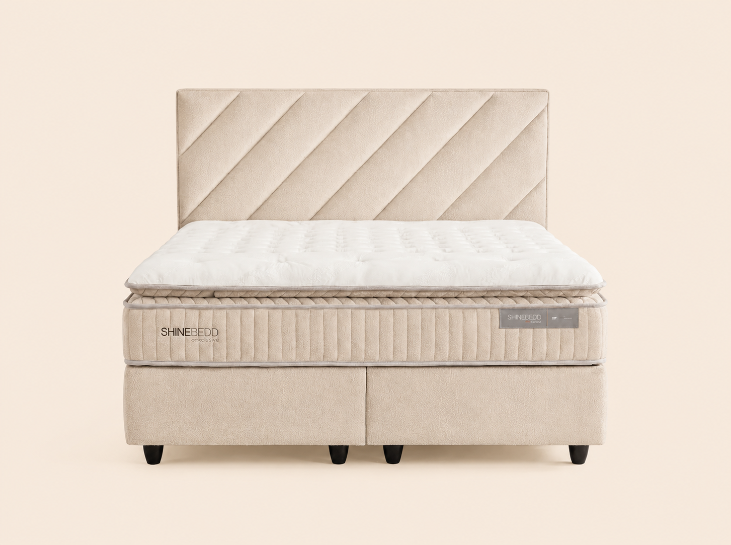 Ensemble de lit BSS Shinebedd beige avec tête de lit à motif chevron – vue de face